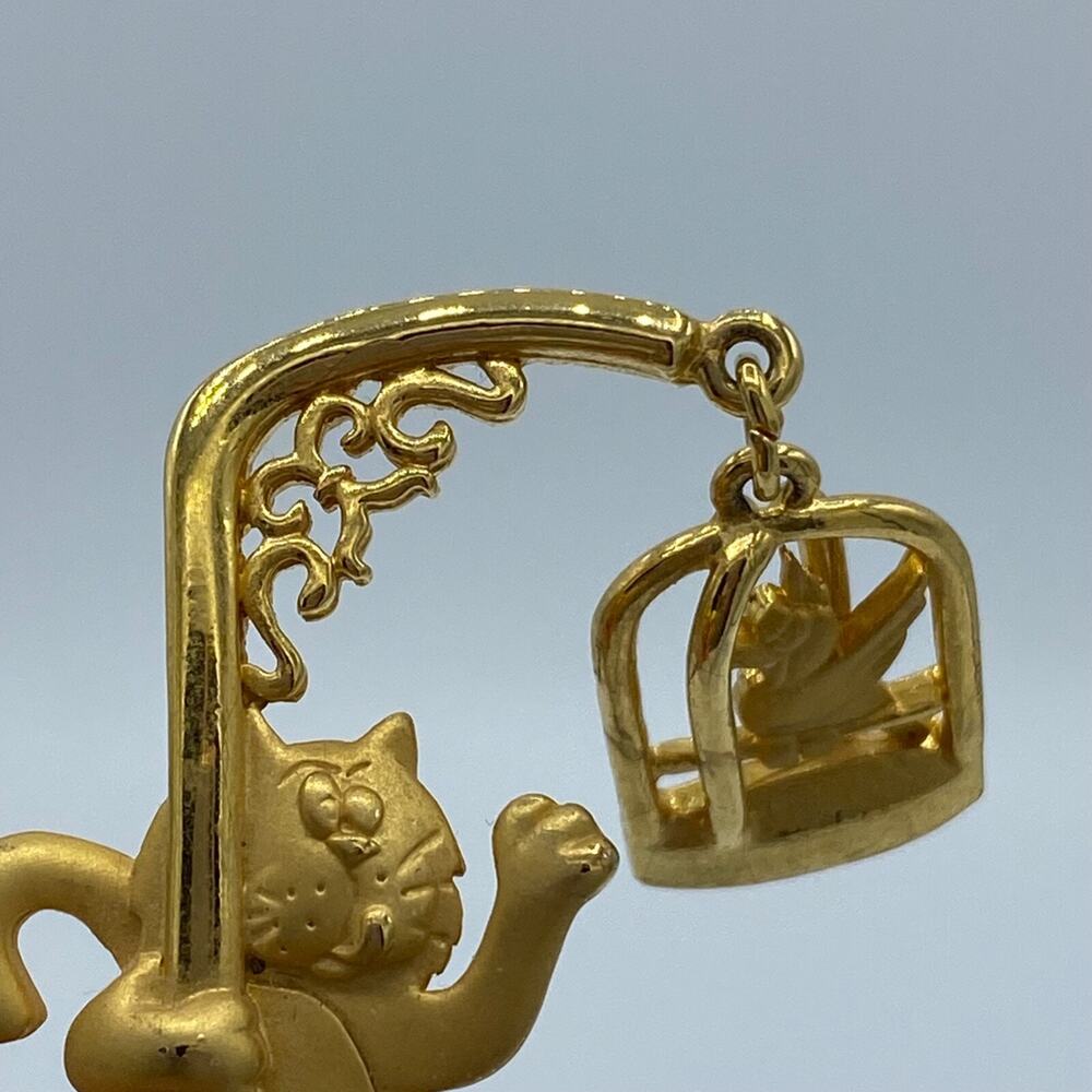 VintageJJ Gold Tone Kitty Cat On Bird Cage Pole Brooch Pin 2.5" - Picture 3 of 4